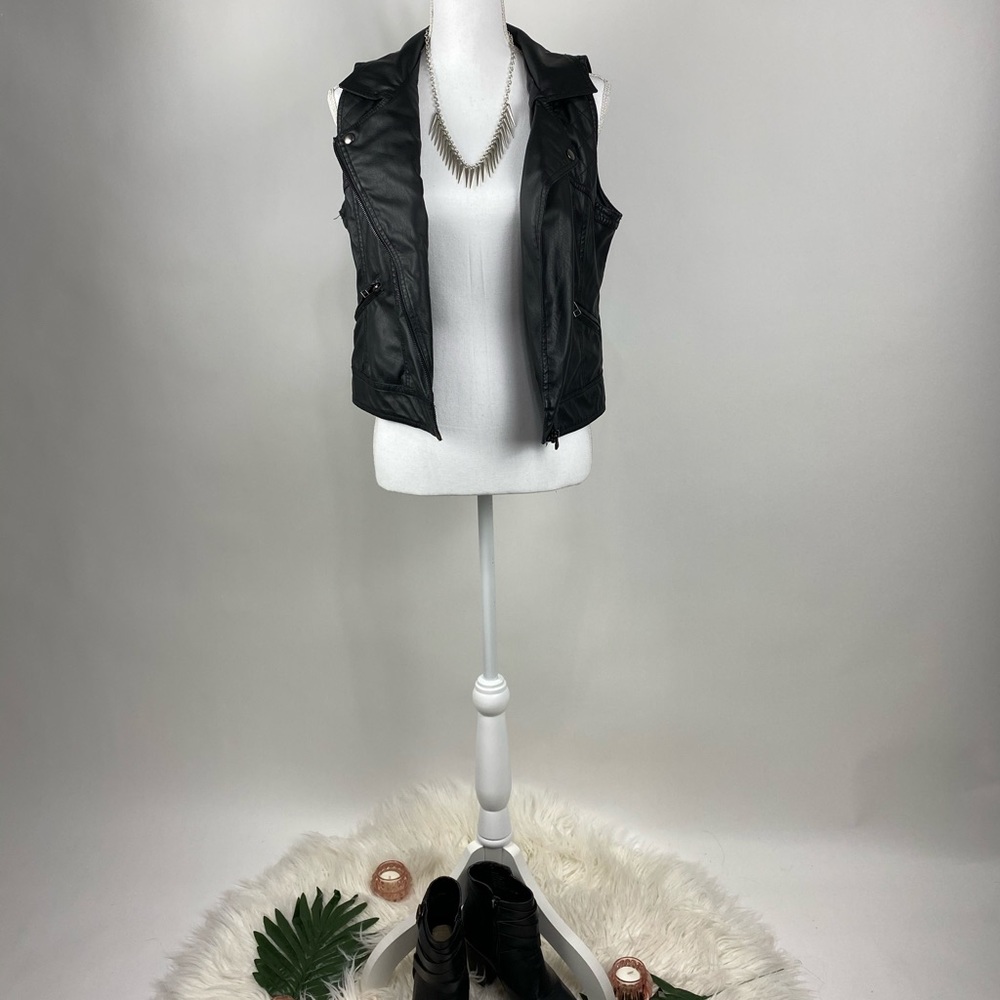 🌿New Look Black Sleeveless Vest